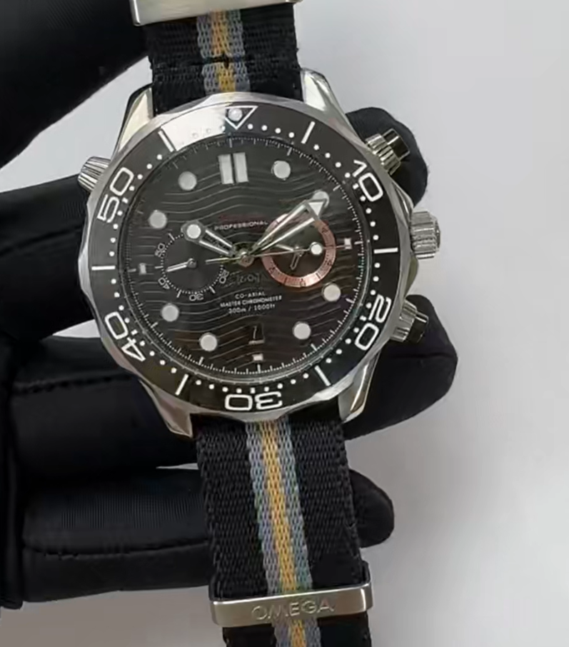 Luxury Mens Automatic Chronograph Diving Watch Waterproof Black Dial Rotating Bezel Luminous Sport Wristwatch Multiple Strap