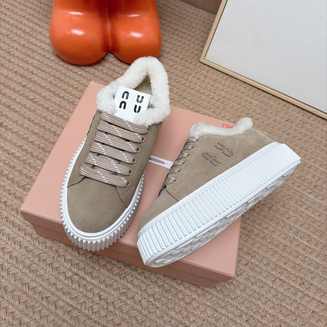 Designer Shoes Women Winter Suede Platform Sneakers Faux Fur Lined Lace Up Thick Sole Height Increasing Casual Board Shoes Warm Shearing Collar Wome