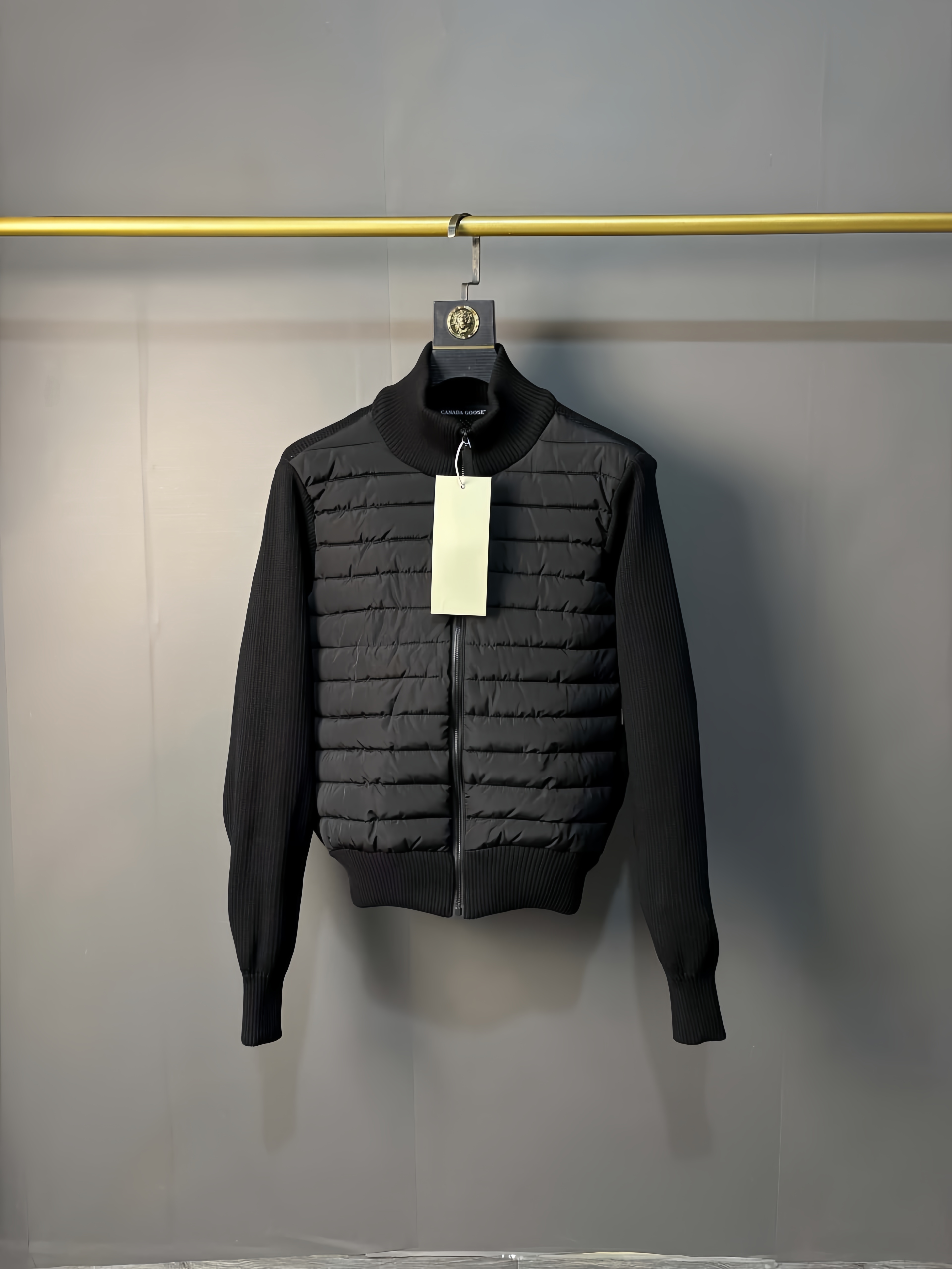 Designer Jacket Mens Winter Jacket Doudoune Jacket Wyndham Parka Homme Warm Outerwear Wolf Fur Hooded Fourrure Manteau Jacket Coat Hiver Black Badge