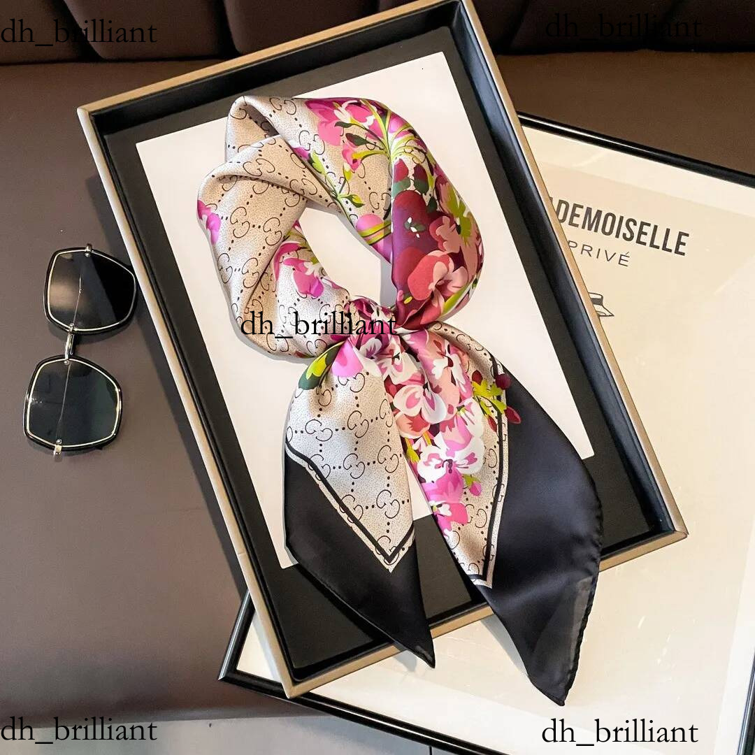 Designer Marque Lettres Imprimer Floral Foulard En Soie Bandeau pour Femmes Mode Longue Poignée Sac Foulards Paris Épaule Fourre-tout Bagages Rub