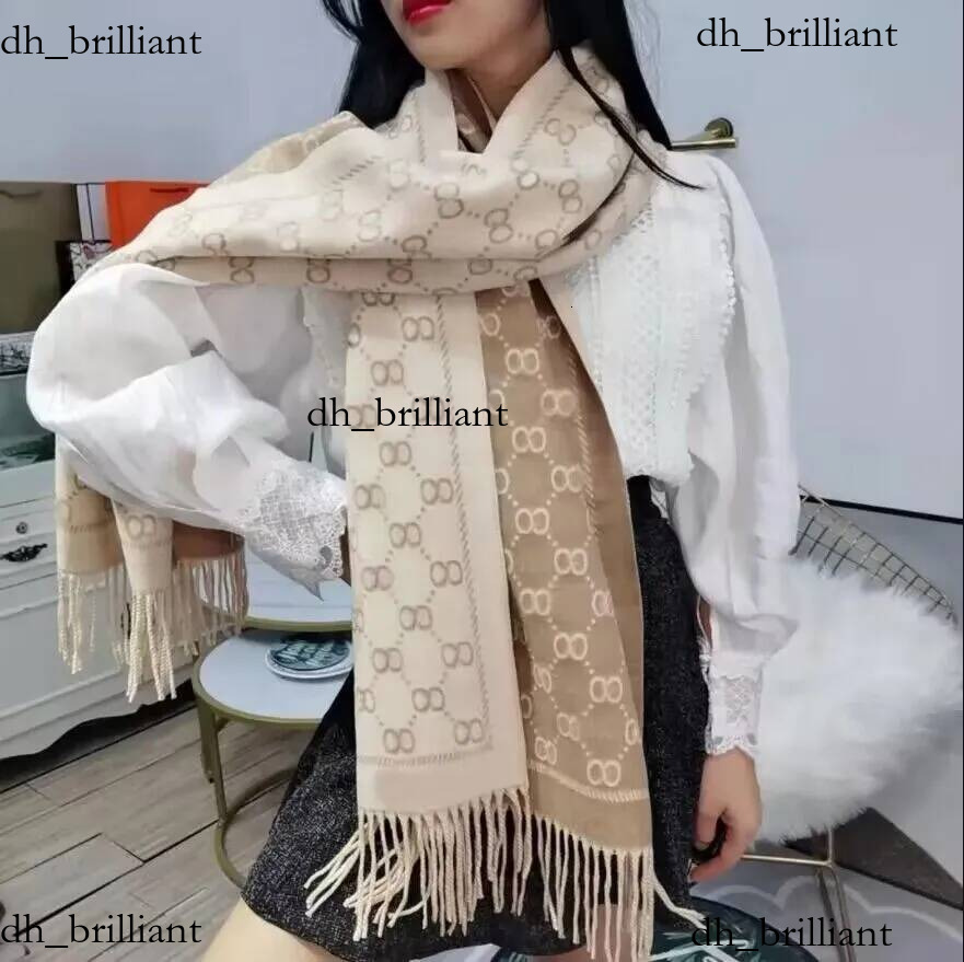 Foulard de tête de styliste pour femmes, épais, long, en laine d'hiver, châle en cachemire, à franges, à la mode, nouveau style P2 chaud