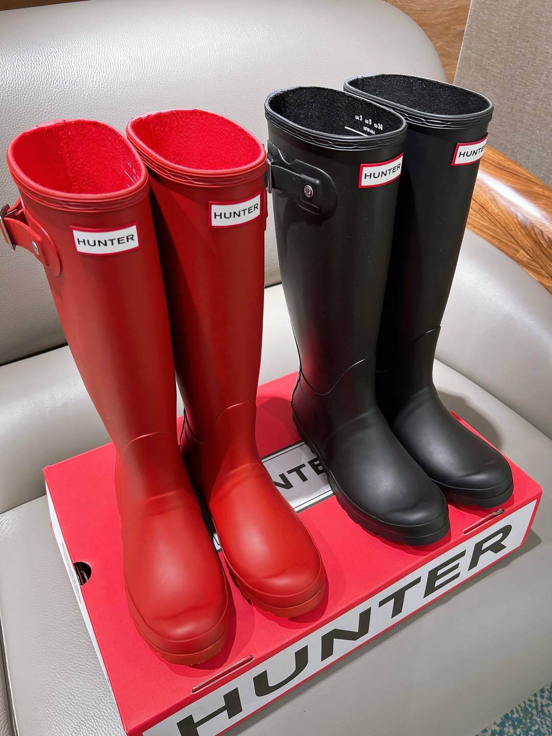 Hunters boots Womens Mens Designer Rainboots Luxury Wellies High quality AntiSlip Rubber Wellington Boots BlackShoes Cool Rainboots Red MartinKnight