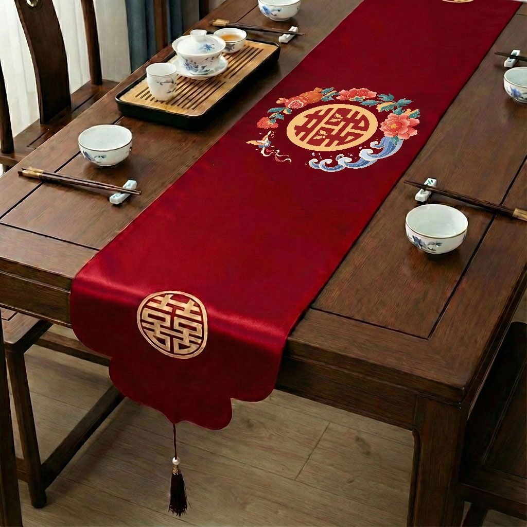 Chemin de table de style chinois avec un personnage rouge double bonheur.