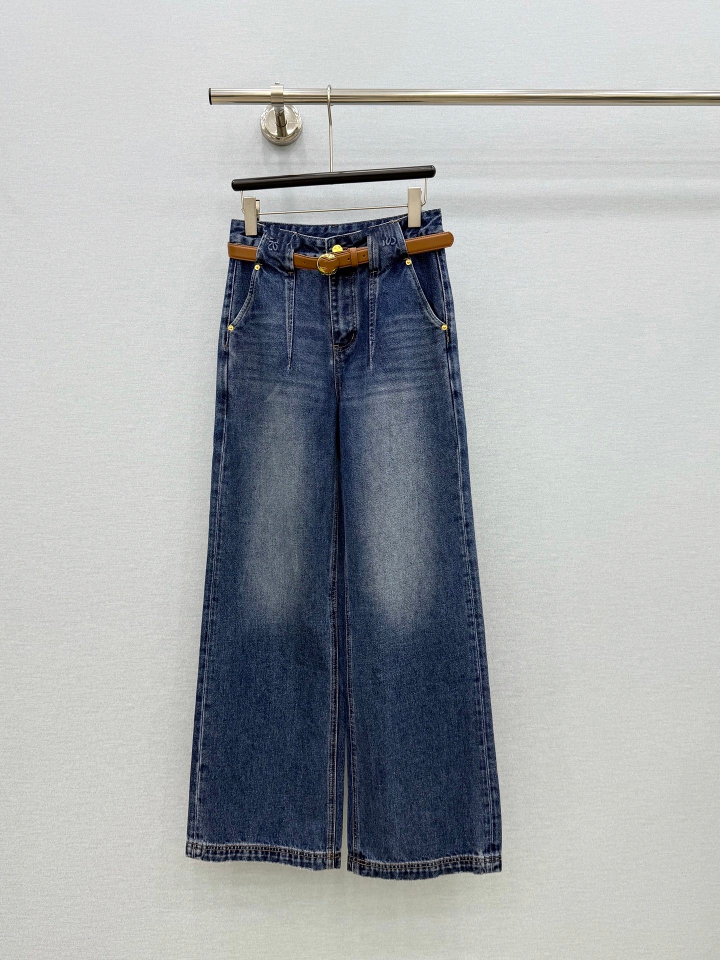 2026 Washed Blue Wide Leg Women's Jeans Designer Logo Buttons Jeans With Belt 91506
