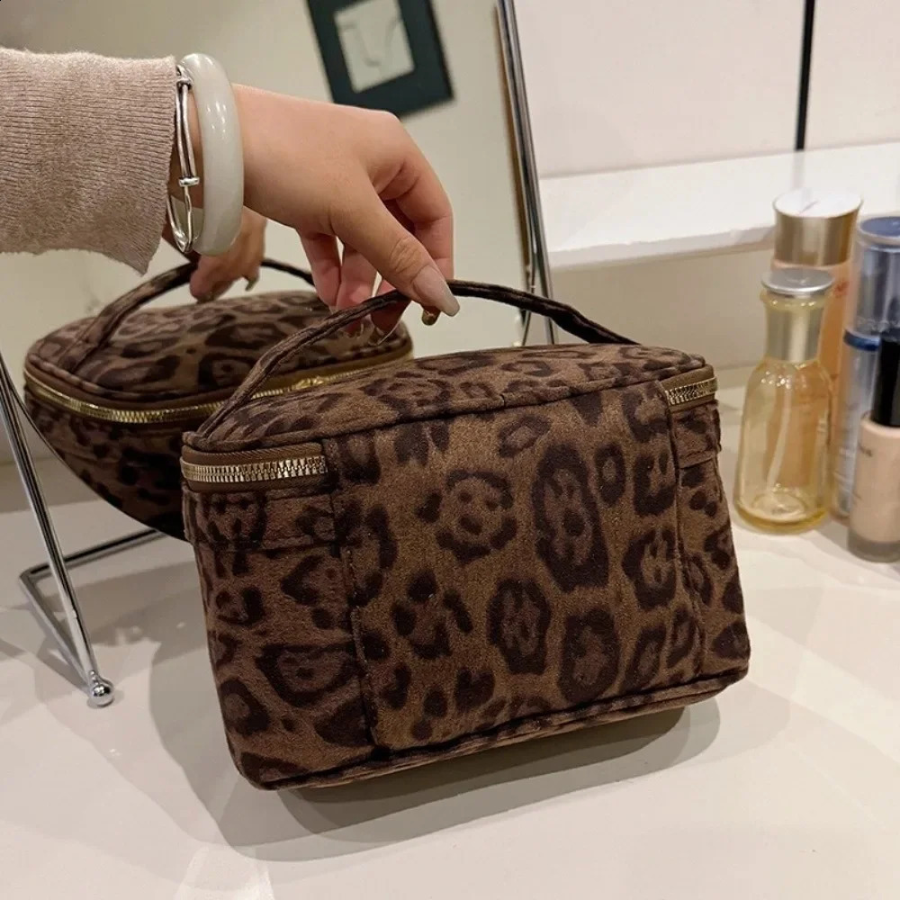 Large Capacity Cosmetic Bag Leopard Print Faux Suede Toiletry Box Multiple Pockets Handheld Storage 260915