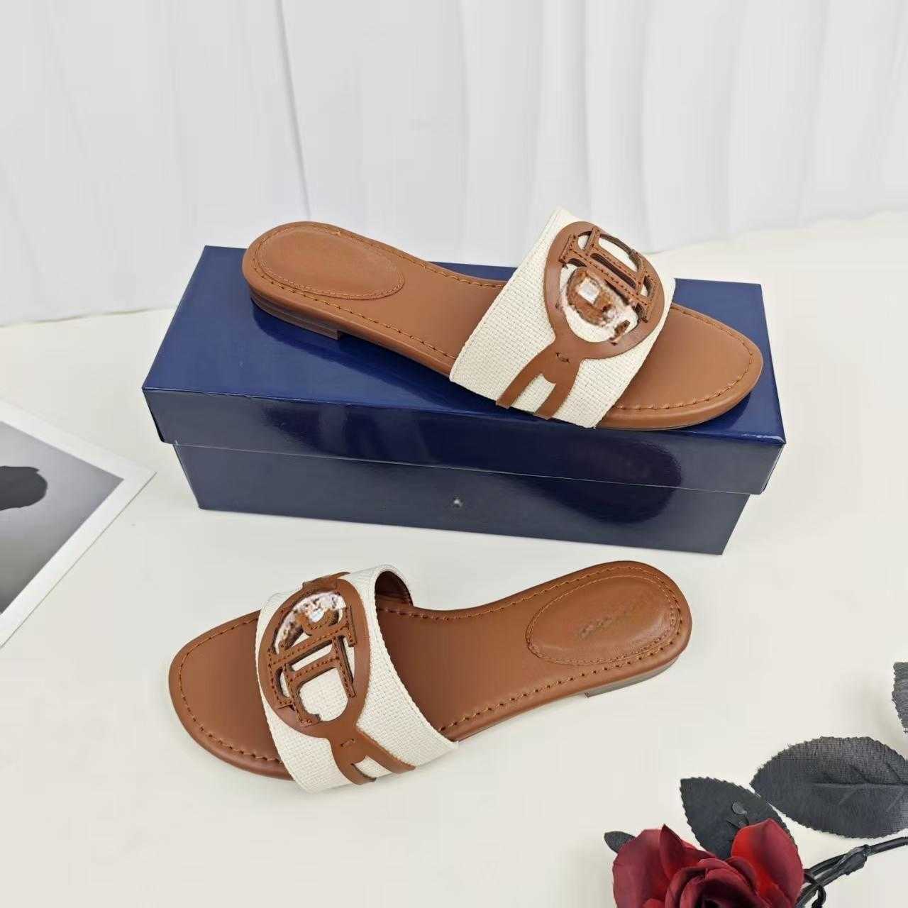 US Travel Large Summer New Style Sandals Women Wear Flat Bottom Beach Slippers Outside Summer Women's Flip Toe Herringbone Shoes Q260916