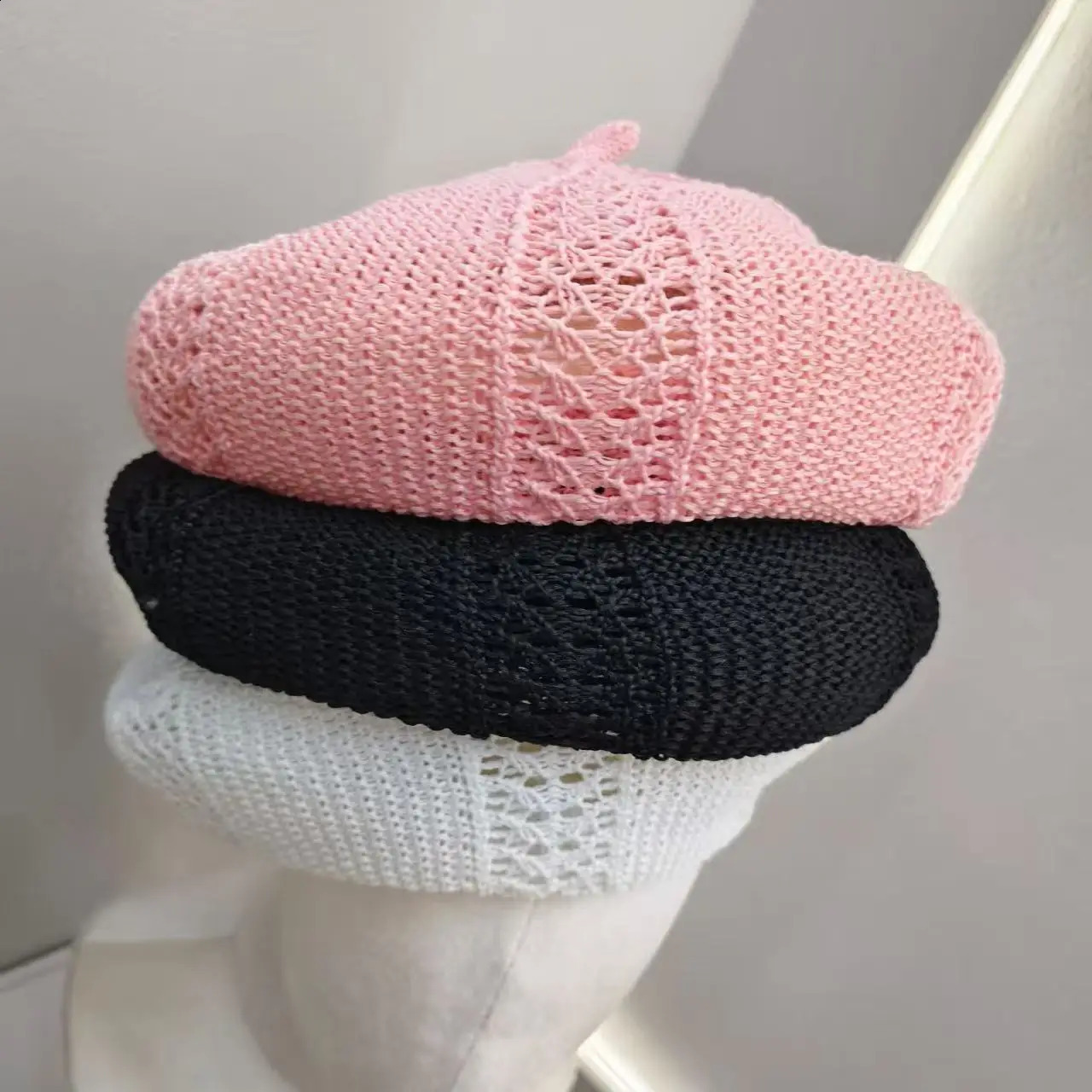 Spring And Summer Women's Beret Hollowed Out Lightweight Breathable Knitted Comfortable Fashionable Versatile Artist Hats 260916