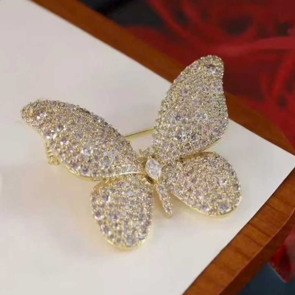 Brooch High-End Corsage Butterfly for Women Classy Exquisite Fashionable High-End Accessible Luxury Suit Jacket Pin Accessory J260915