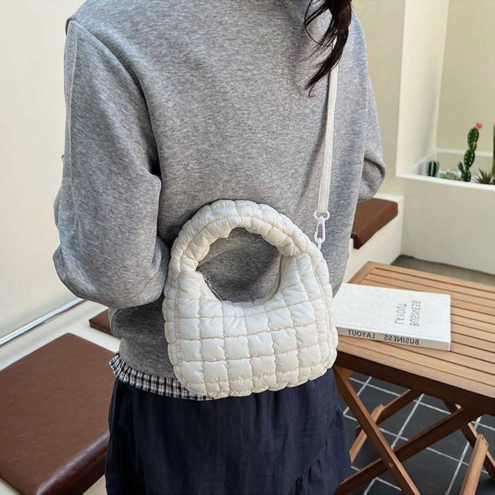Bag Fashionable Fluffy Soft Shoulder Casual Quilted Filling Handbag Lightweight Commuting Quilted Bag Autumn Winter Hobos Bag H260916
