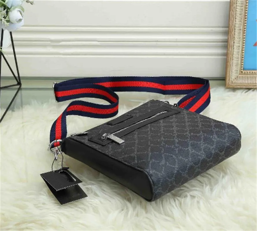 12A New Designer Shoulder Bags Man Messenger Bag Crossbody Purse Travel Outdoor Packs Male Luxurys bags Casual Cross Body book bag Men Fashion louse