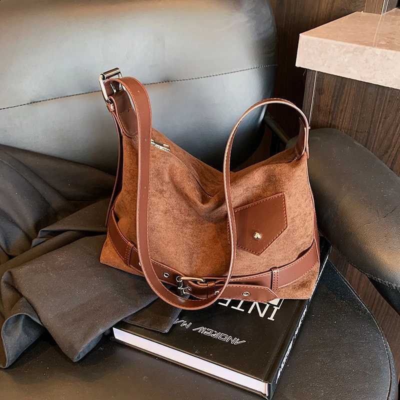 Designer New 2026 Vintage Winter Faux Suede Hobo Crossbody Bag PU Spld Strap Soft Slouchy Wen Fall Cmute Daily Handbag J260916