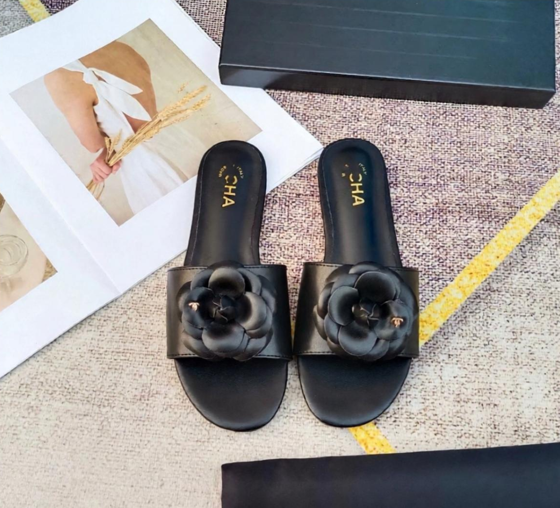 Chic Black Floral Decor Slides For Women Comfortable Soft Sole Indoor Outdoor Summer Sandals