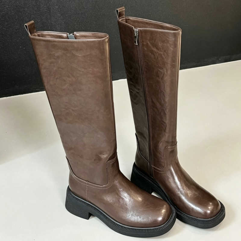 Chunky Leather Detail fashion Soft Heel Boots Women Concise Side Zipper Design Modern Boots Winter Warm Bota Cano Alto Feminina D260916