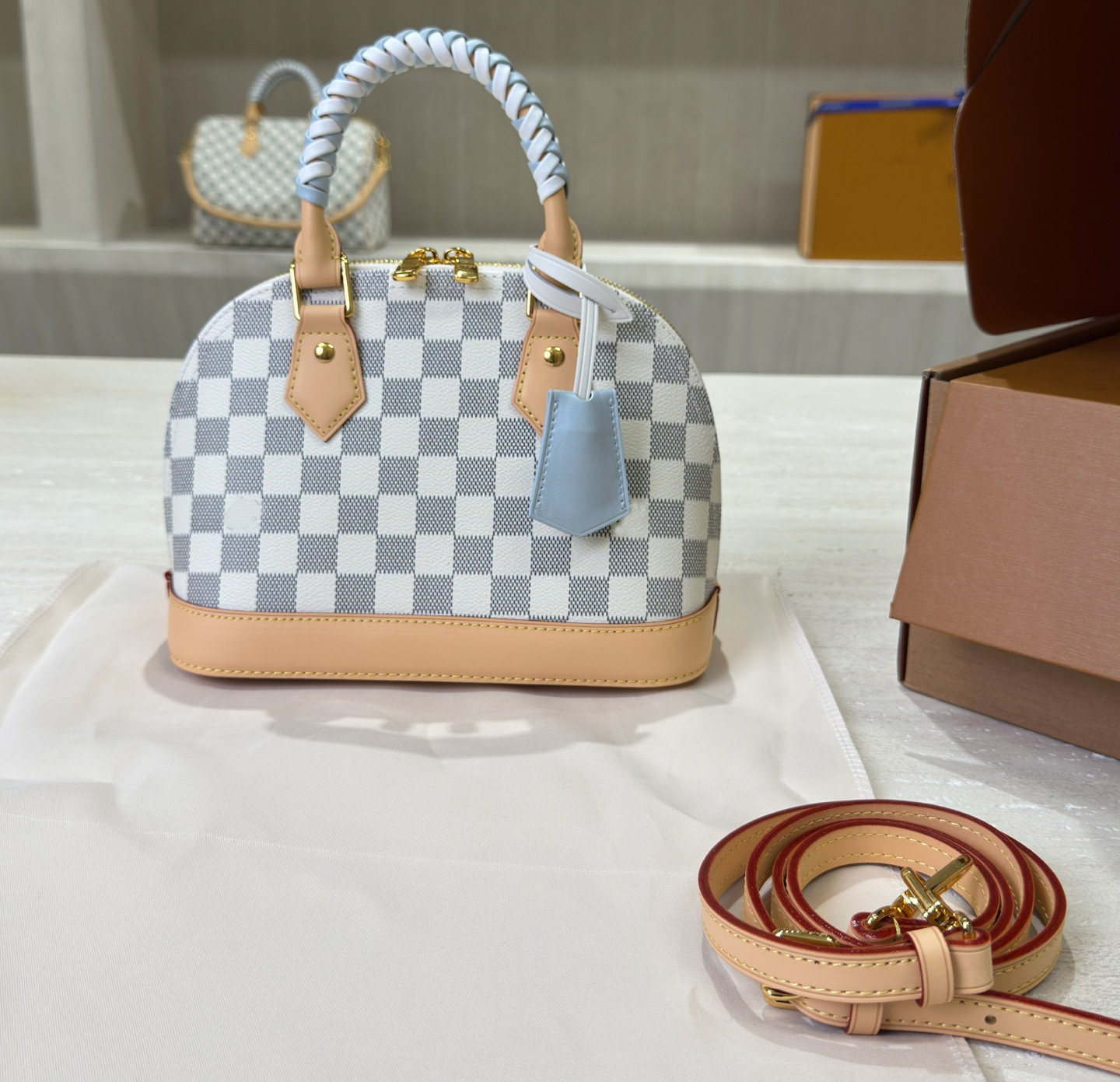 Brand Women Classic Designer Style Top Handle Bag 24x17 cm, Checkered Leather Effect Handbag, Gold Tone Hardware Shoulder Purse with Adjustable Stra