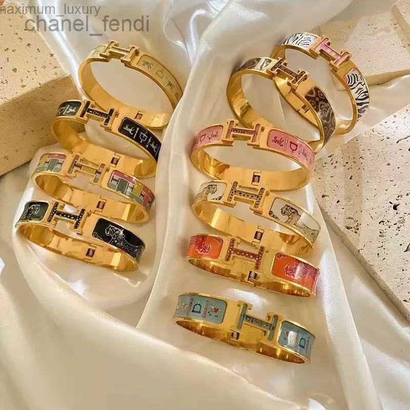 Hot-selling H buckle enamel bracelet 18K stainless steel colorfast bangle light luxury printed animal pattern versatile bracelet