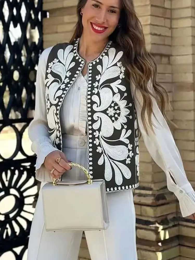 Women Floral Embroidered Vest HH Top Summer Casual Vintage Y2k Cardigan Waistcoat Woman Chic Loose Outerwear VsetsW260915