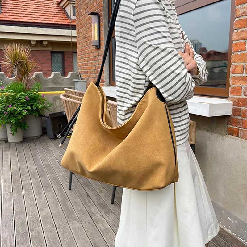 Designer Tote Vintage Faux Suede Bags for Wen 2026 Autumn Frosted Cmuter Shoder Bag Zipper Large Capacity Casual Crossbody Bag J260916