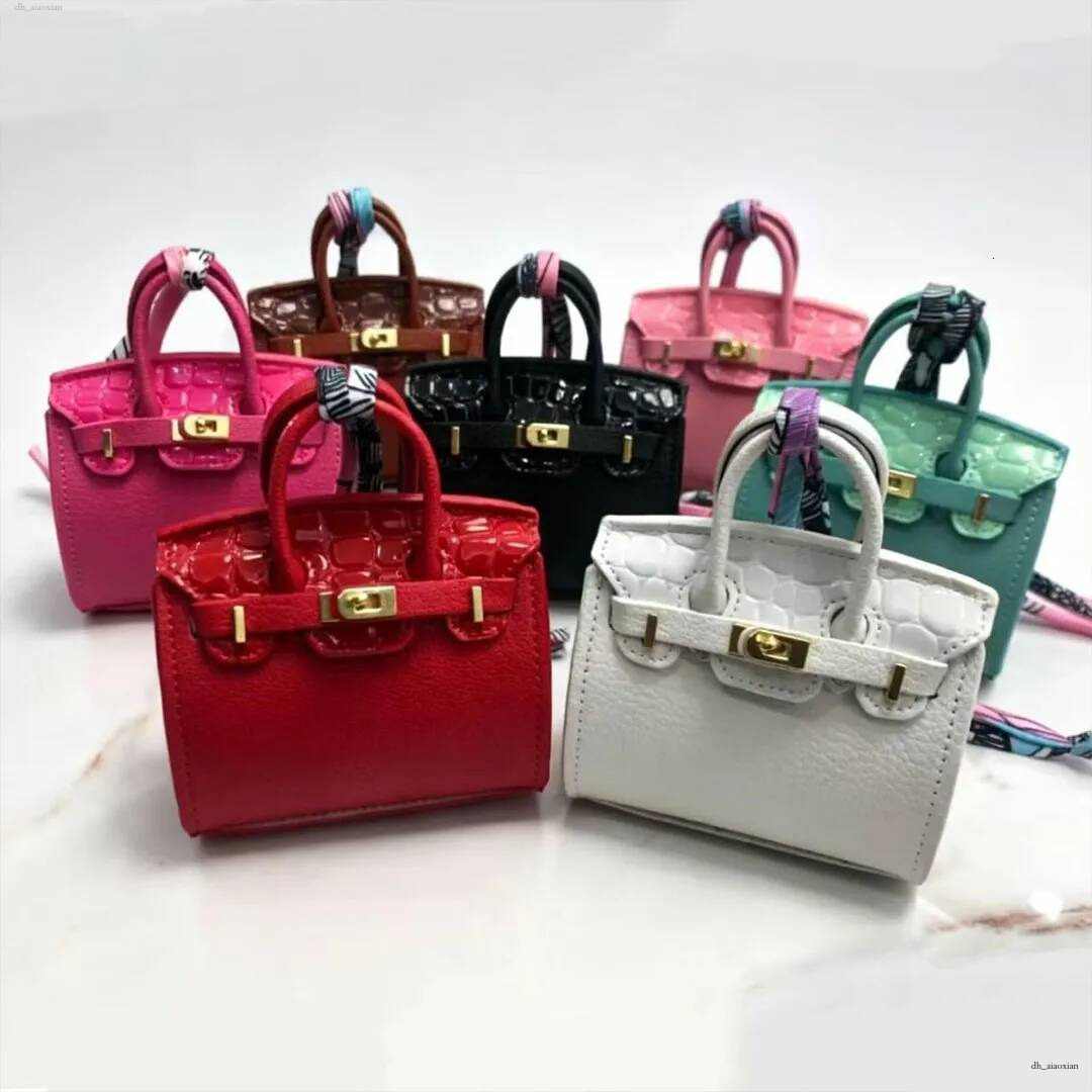 Designer H Mini Platinum Pendant Fashion Mouth Red Envelope Keychain Hanging Rope Premium New Cute Earphones Change Bag Comes with Handheld Gift