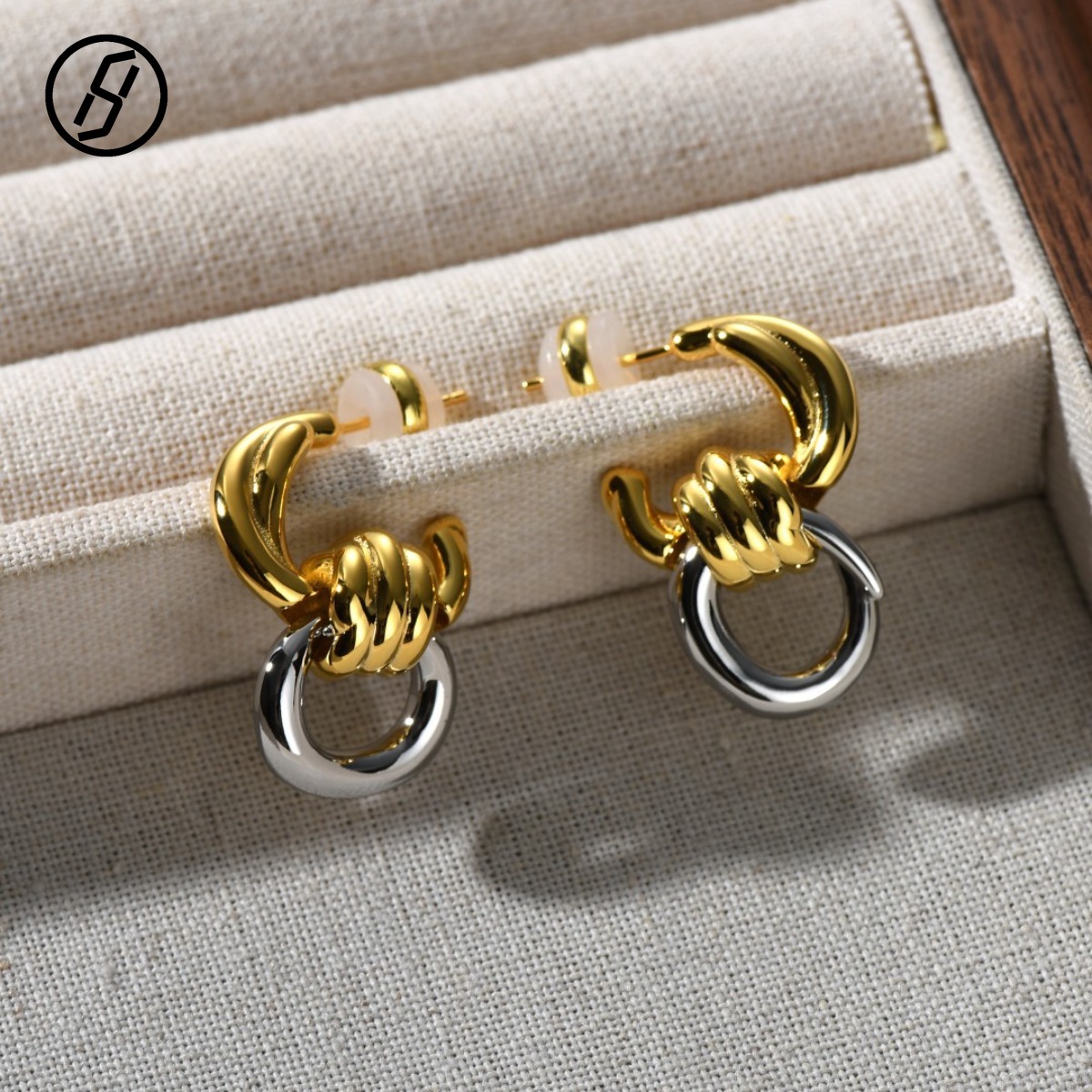 Chic Mixed Metal Linked Knot Drop Earrings 18K Gold Plated Contrast Circle Studs Quiet Luxury Designer Runway Jewelry Gift for Her