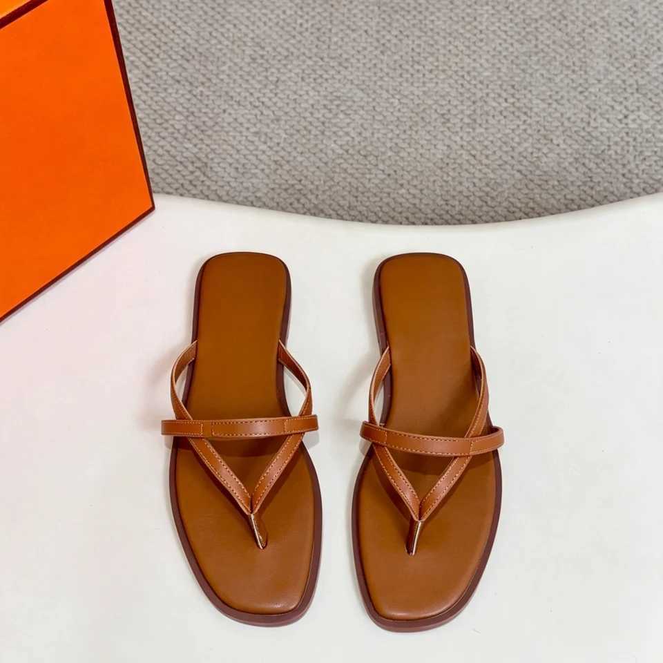 New 2026 Sandals fashionable Luxury with flat sole and flat toe featur simple and elegant designdouble-buckle flip-flops Q260916