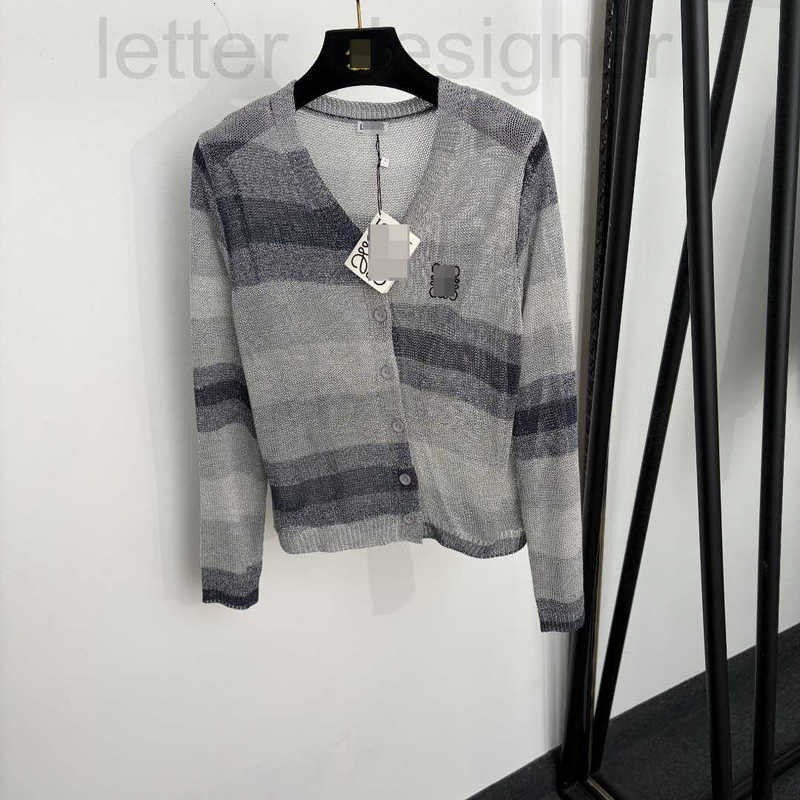 Designer Women's Knits & Tees high-end stylish dopamine-inducing new collection embroidered, gradient-colored V-neck long-sleeved wool knit car