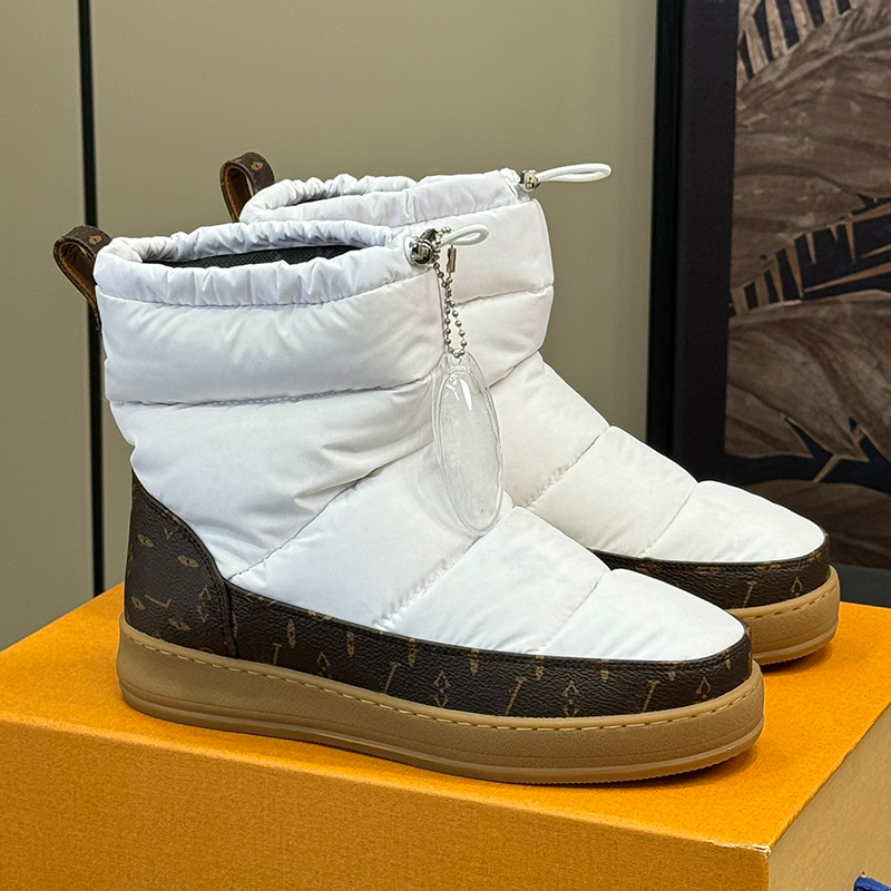 Cloud Ankle Boot Sneaker Womens Quilted Snow Boots 1AIVJ7 Designer Snowy Commuting Elastic Laces Fashion Boots Ladies Flat Bottom Bootie Rubber Outs