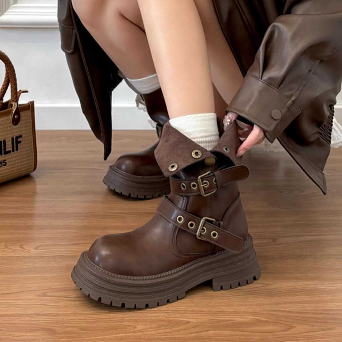 British Thick soled style brown boots with increased height 2025 new autumn two-piece mid length fashionable short boots D260916