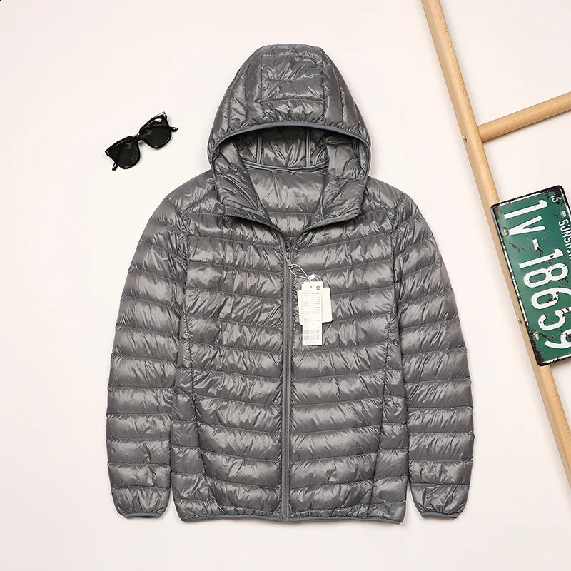 Autumn and Winter Lightweight Down Jacket Men's Short Hooded Joker Lightweight Thin White Duck Down Plus Size Coat 260916