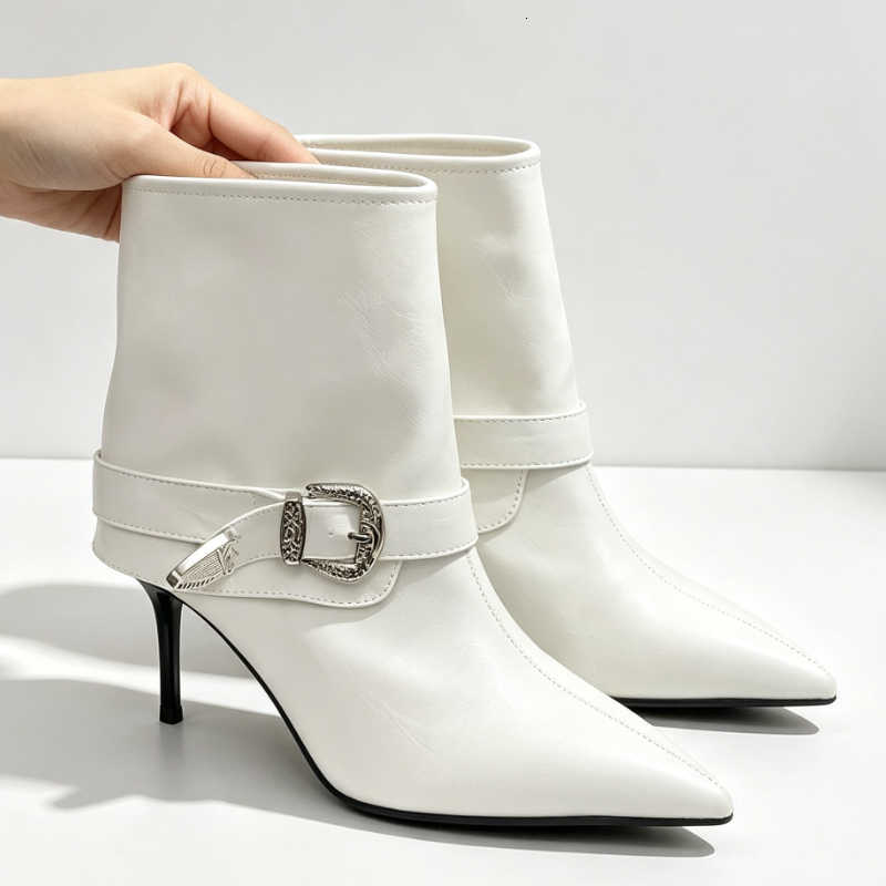 Metal Detail Thin fashion Heel Ankle Boots for Women Novelty Pointed Toe Design Modern Boots Soft Leather Ladies Boots D260916