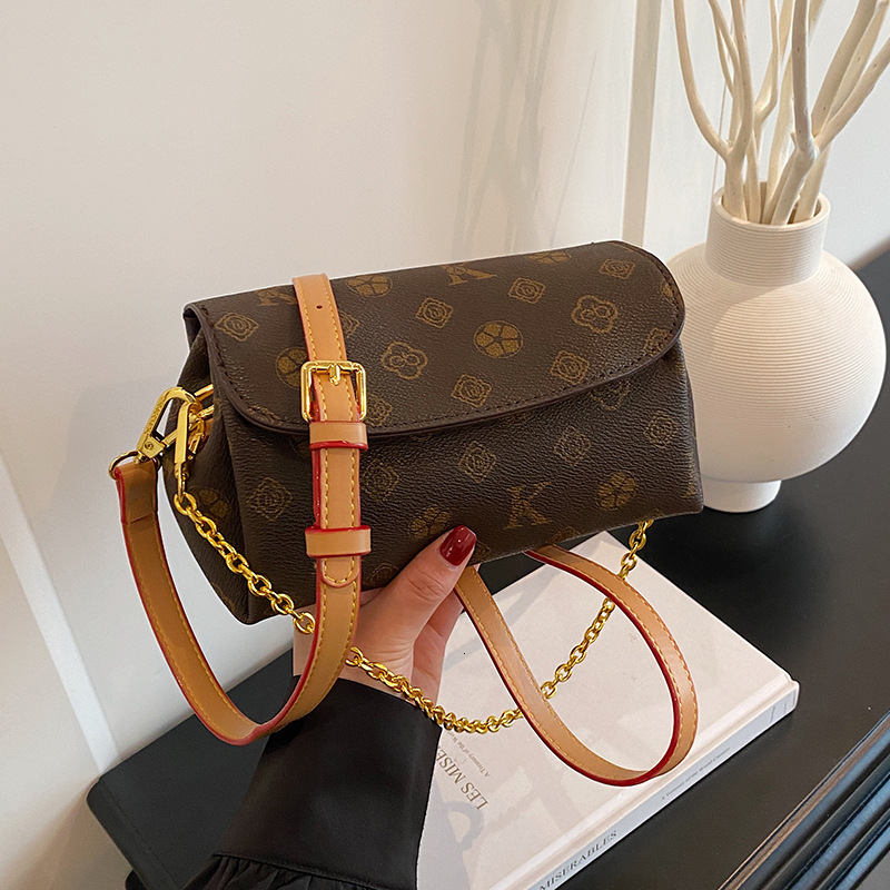 Luxurious Brand Designer Texture Small Handbag 2026 Women's Bag New Trendy Korean Style Chain Retro Crossbody Bag Versatile Crossbody Bag