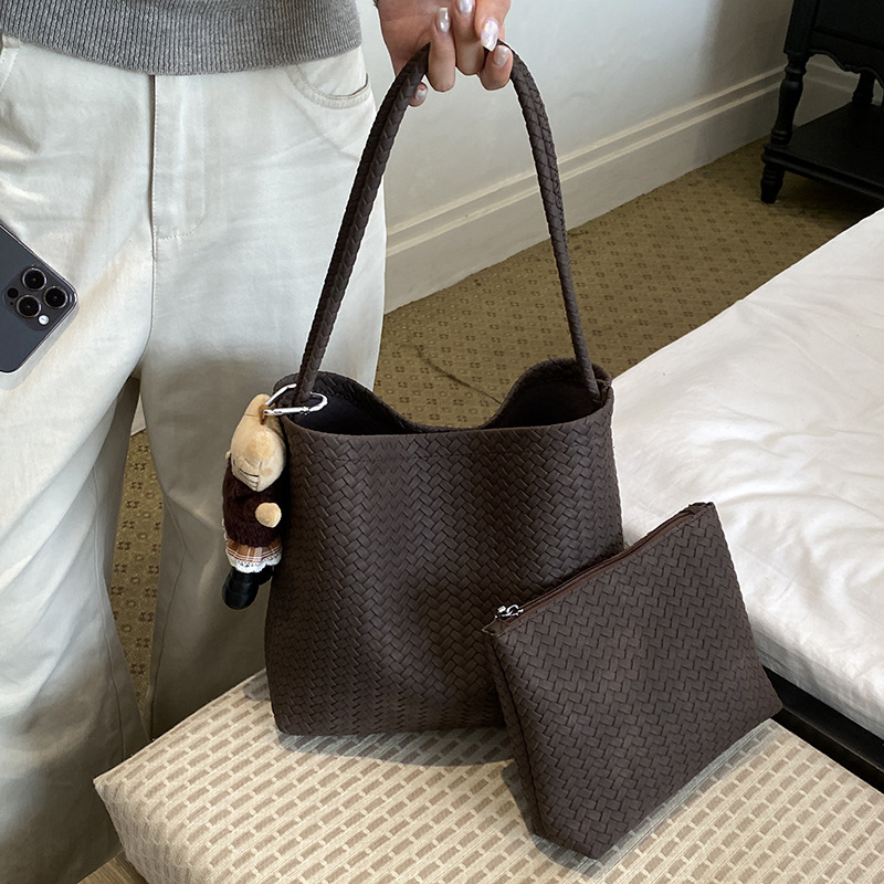 Sac seau de style rétro, niche et tendance avec un design tissé, parfait pour un usage quotidien dans les déplacements et peut être porté sous le