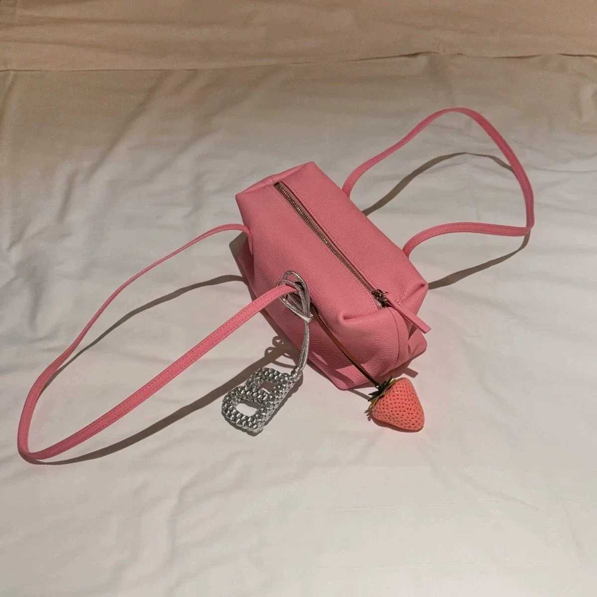 Designer New low Shaped 2026 Handbag Single Shoder Underarm Bag Ladies Small Square Bag Cmuter High-End Feelings Unisex Bag J260916