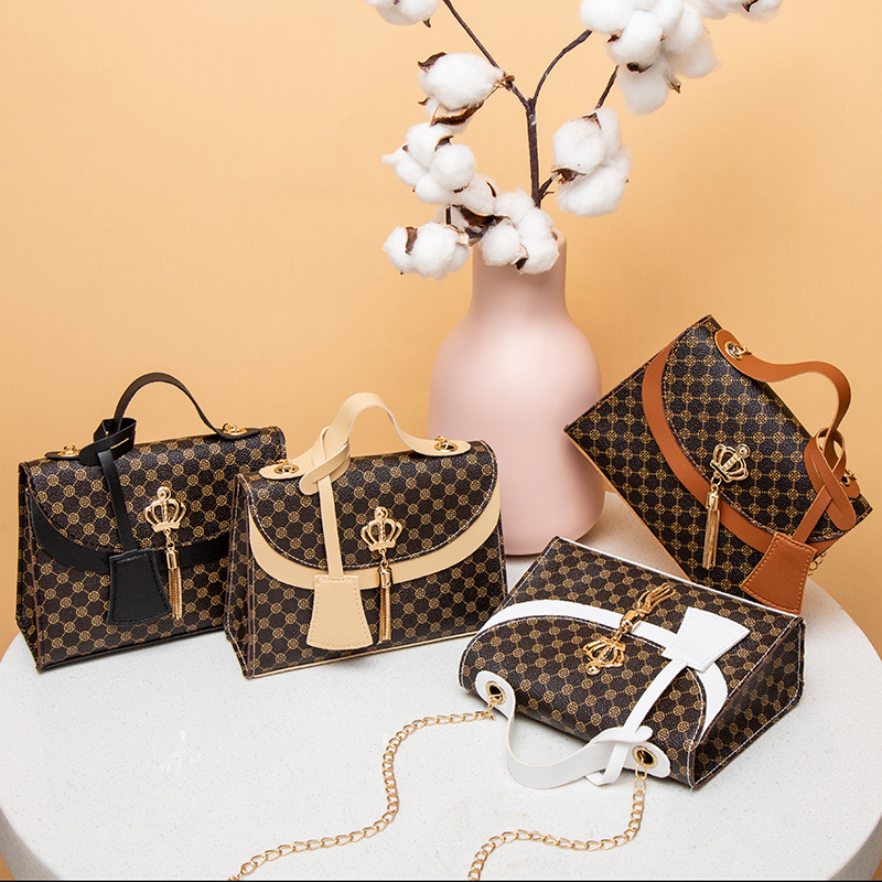 Stylish Minimalist Women's 2026 New Handbag, Featuring Crown Polka Dot Design With Contrasting Colors, A Unique And Niche Kelly-Style Cosmetic