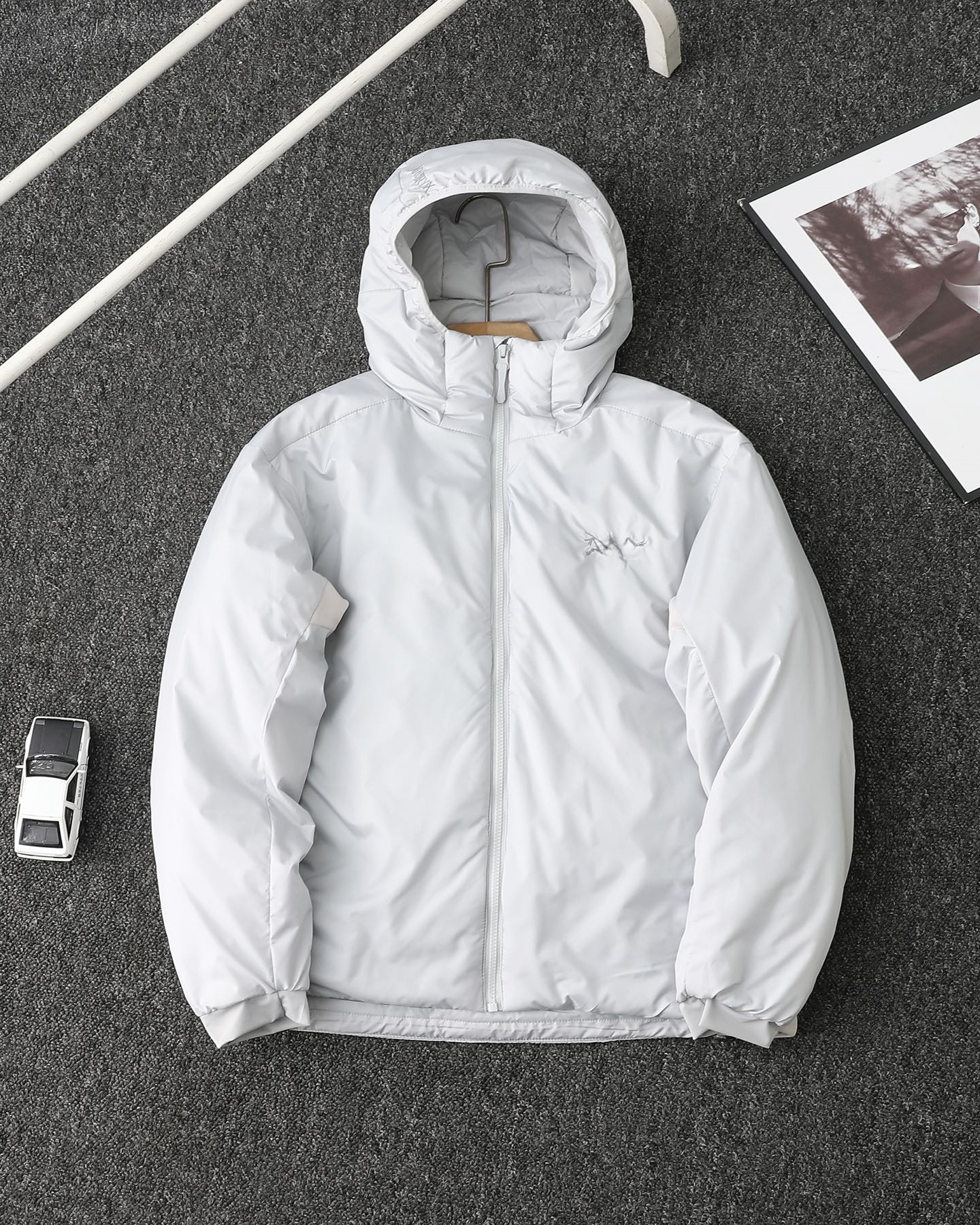 Skeleton bird unisex windproof and warm pure color casual sports hooded cotton jacket fashionable down long sleeved top