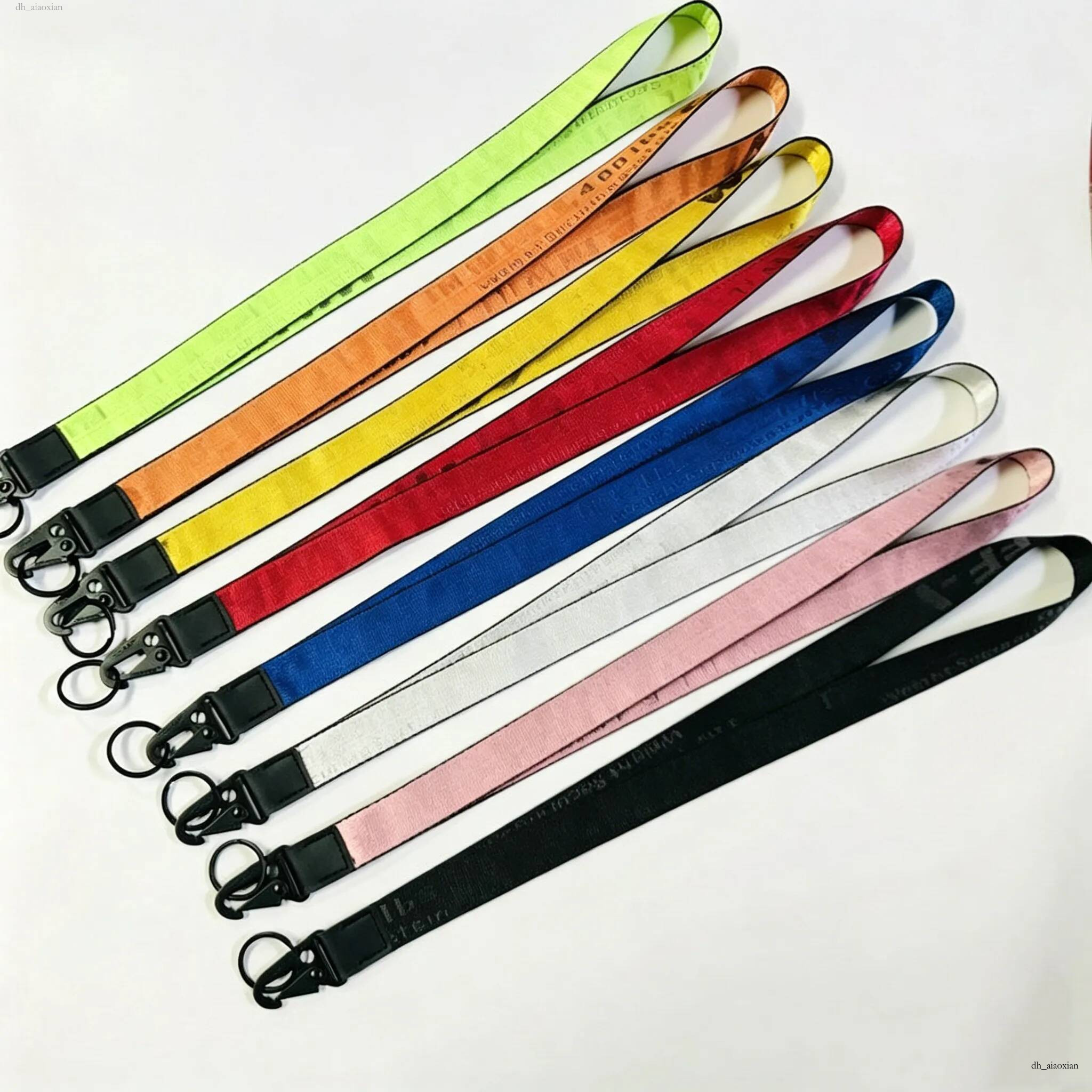 2 5 cm de long Landyard blanc Designer nouveau porte-clés marque de mode européenne et américaine broderie toile pendentif accessoires en gros en