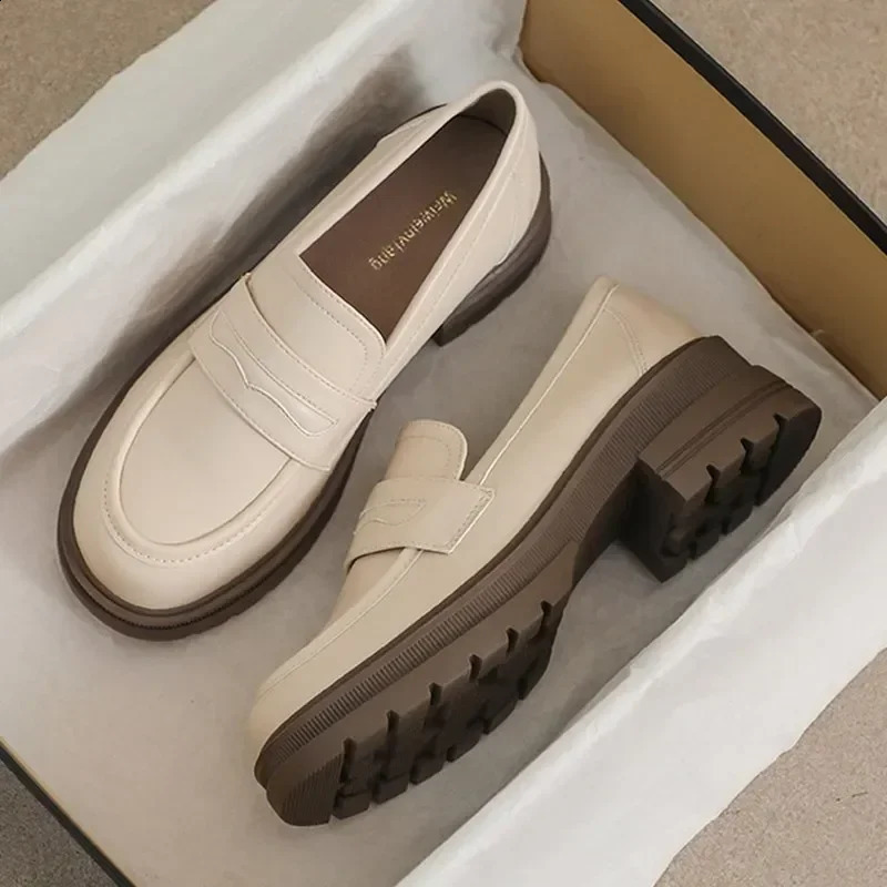2025 Spring Women's Soft Leather Shoes English Style Loafers Fashion Round Head Center Heel Solid n Large Size 4143 260916