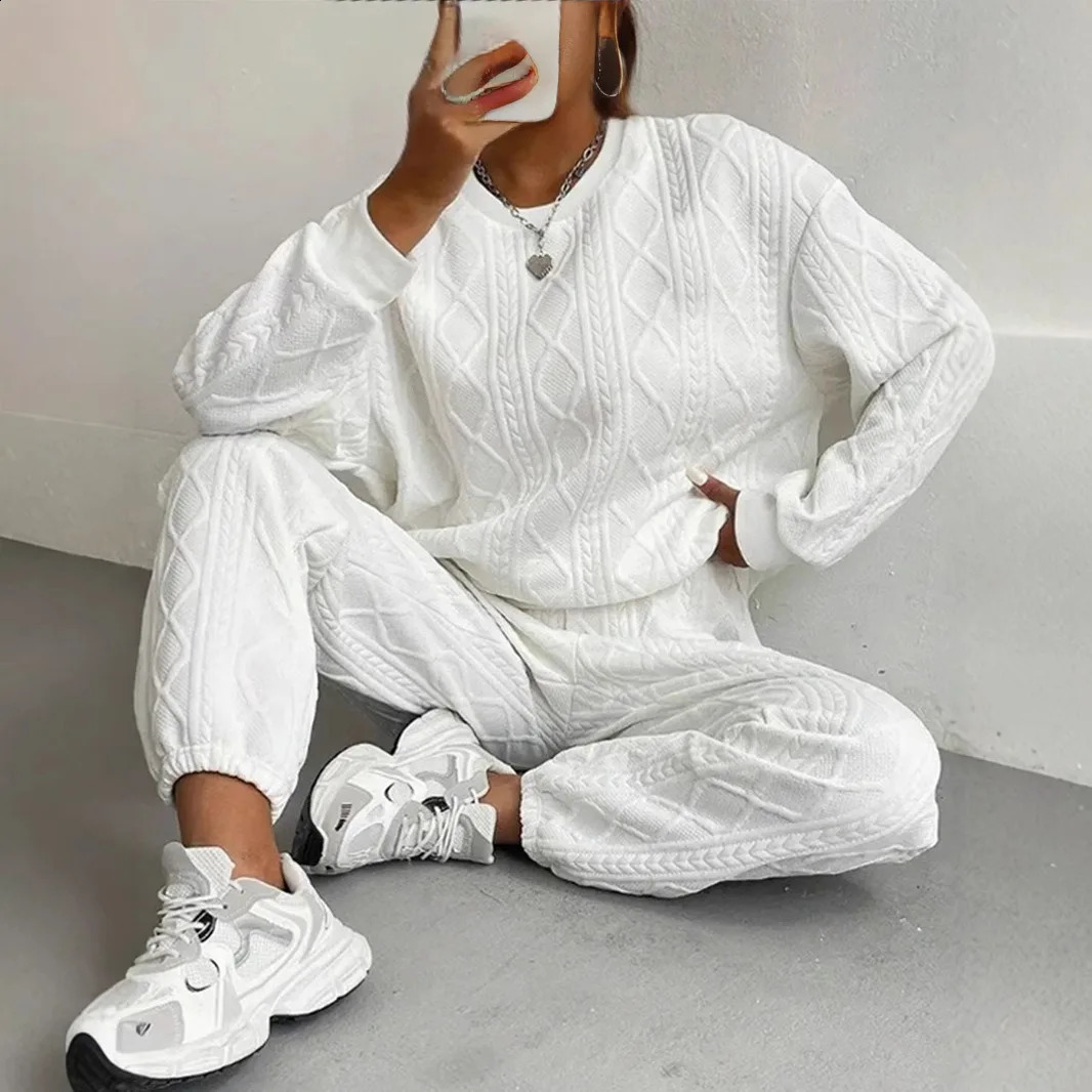 Autumn and Winter Cross border Europe and America Women's Wear Fried Dough Twists Splice Long Sleeve Round Neck Top Leg 260916