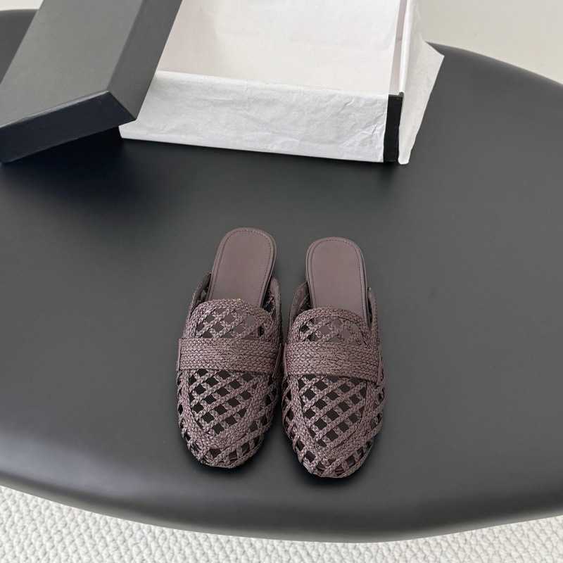 Summer new style small fragrant style closed-toe sandals for women, flat, hollowed-out, breathable, British style grandma beach sandals