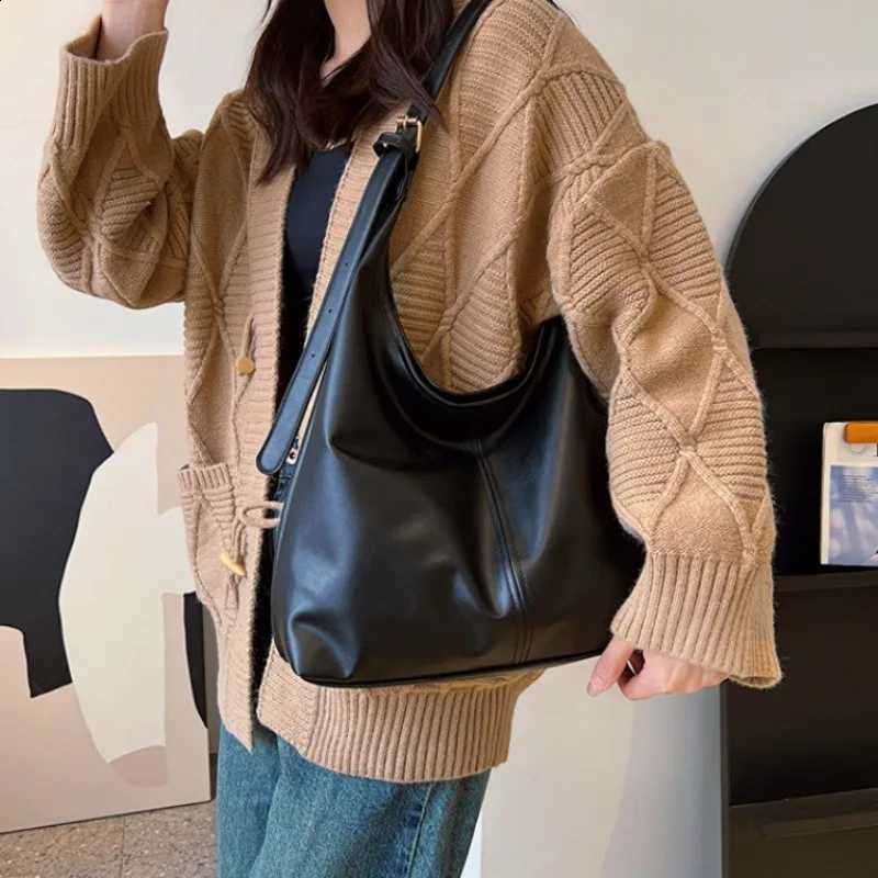 Designer Hobo Soft Faux Leather Shoder Bag Large Solid Color Wen Daily Work Casual Shopping Handbag Purse Large Capacity Underarm Bag J260916