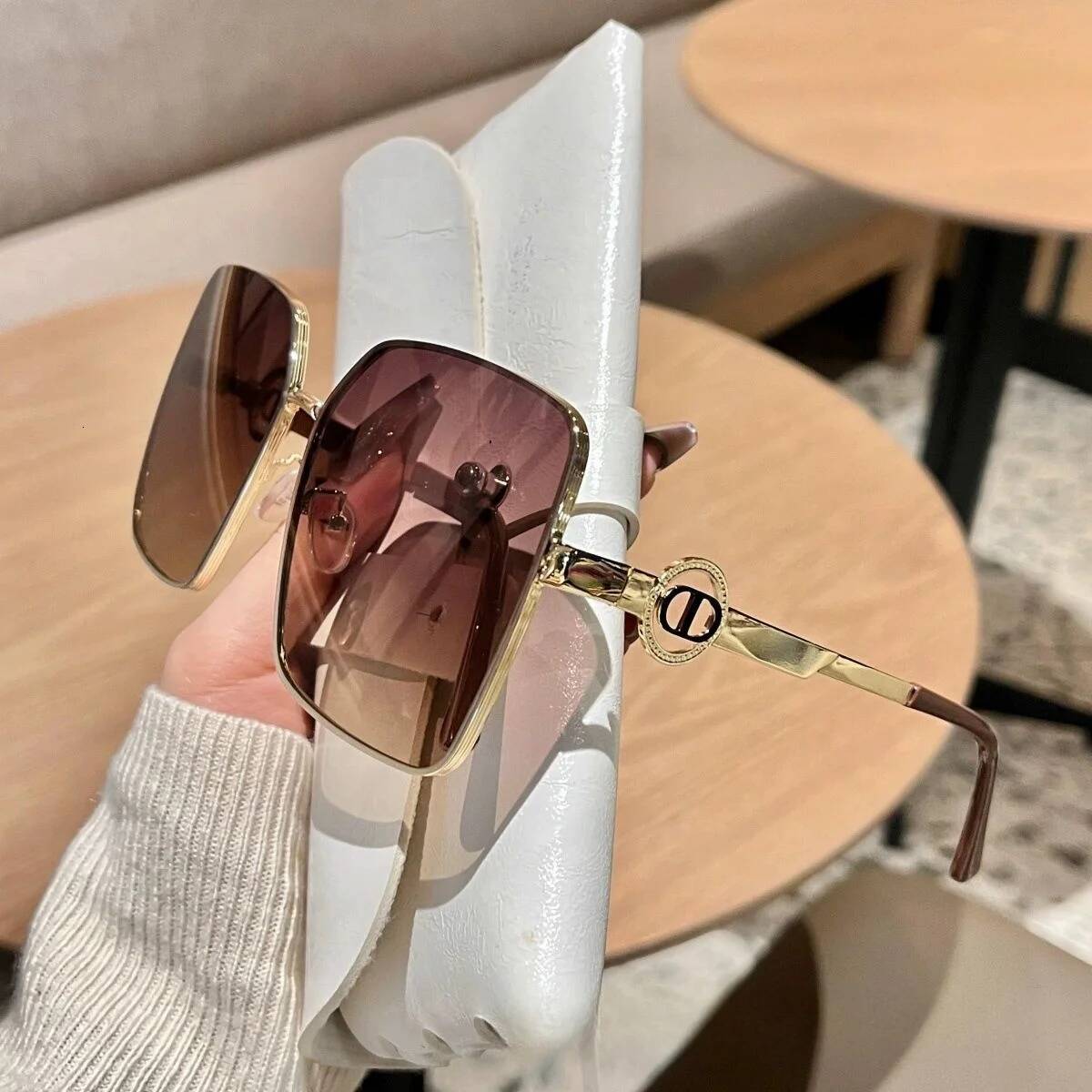 Large Frame Metal Light Luxury Women's Sunglasses New DS-7981 Fashionable Eyewear for Stylish Protection J260916
