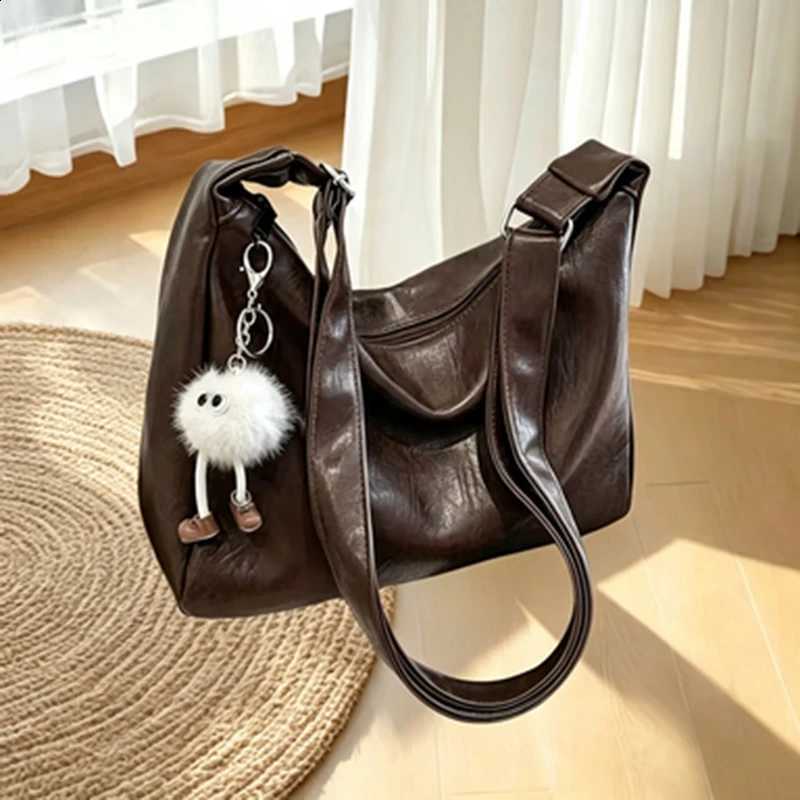 Designer Capacity Wen's Vintage Large Shoder Bag Stylish PU Leather Crossbody Tote with Fluffy Charm for Daily Cmute School J260916