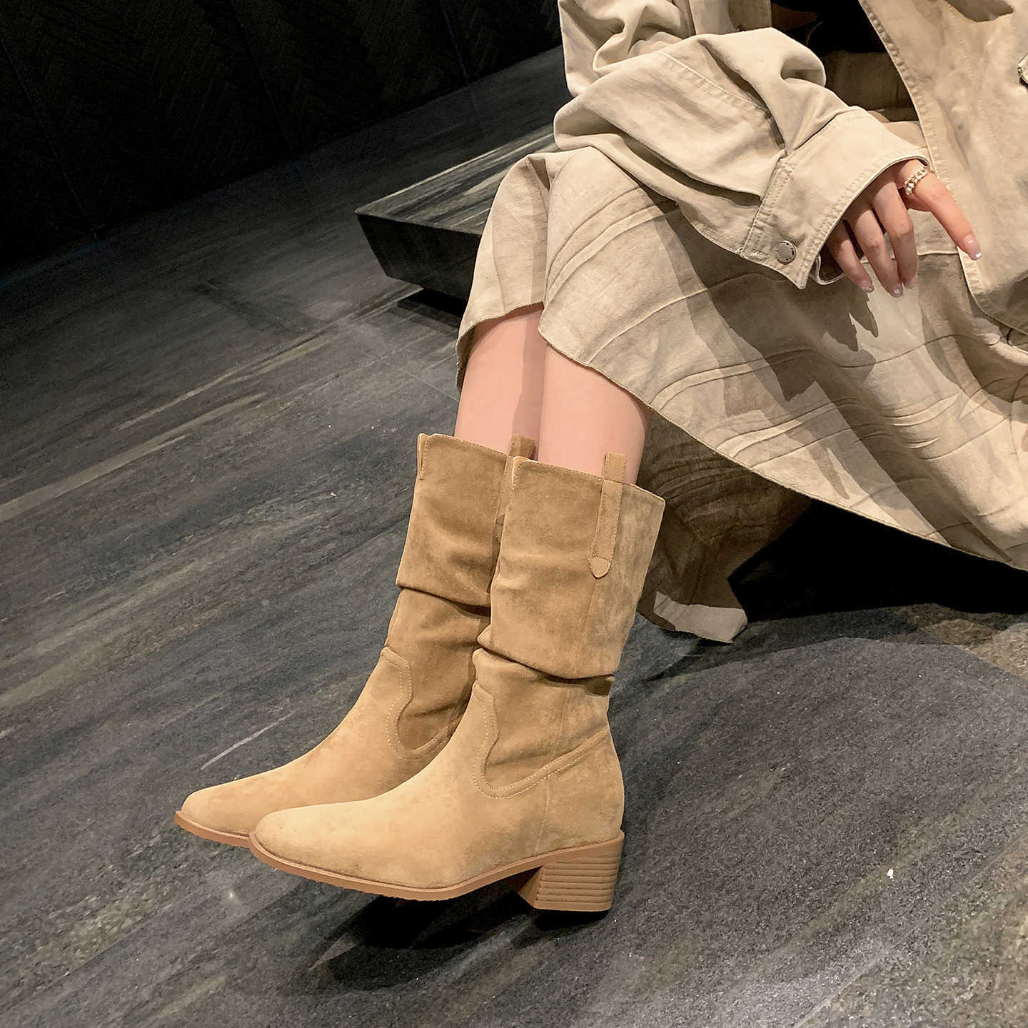 Autumn/Winter Boots 2025 Women's Western New V-button Fold Thick Heel Increased Height Desert Pile Short Boots D260916