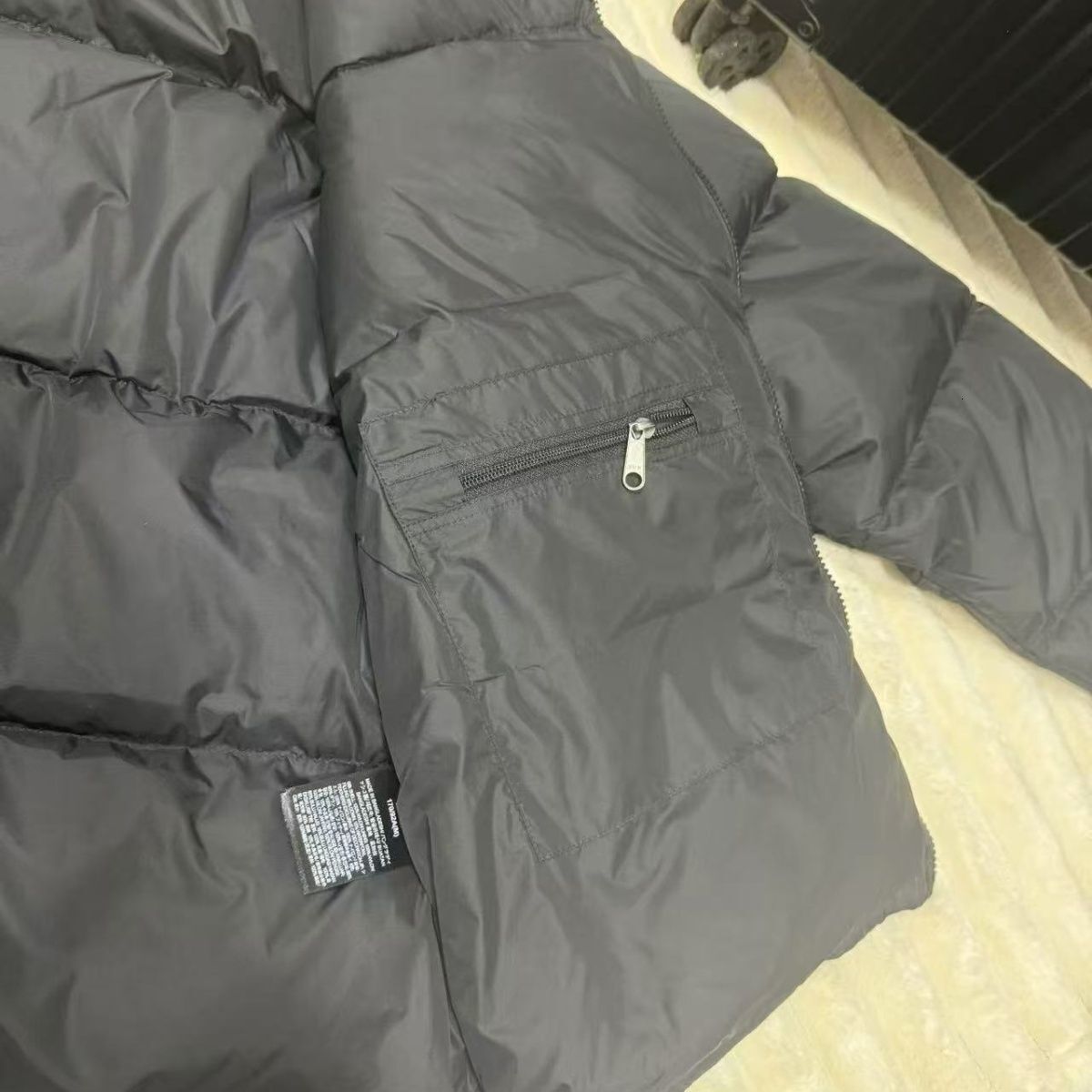 Men's women's high-end American-style jackets, 1996 couple's warm, thick, and padded 700 down outerwear