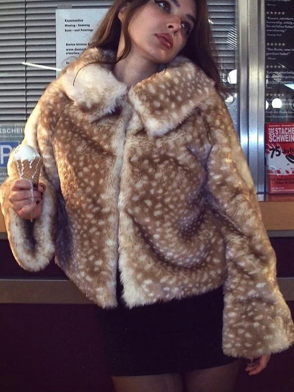 2026 Autumn Winter Womens Cropped Spotted Pattern Outerwear Wide Foldover Collar Soft Plush Textured Jacket Retro Vibe For Night Out City Trips And