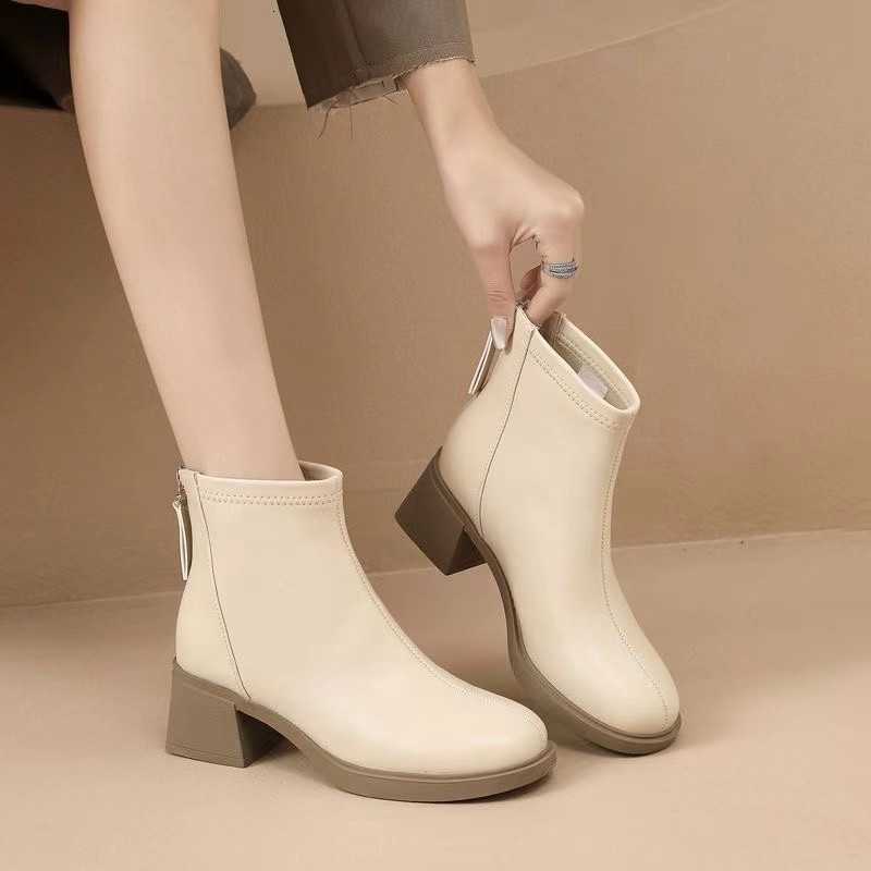 2025 Short shoes boots women's autumn and winter new single boot French white slim boots thick heel boots D260916