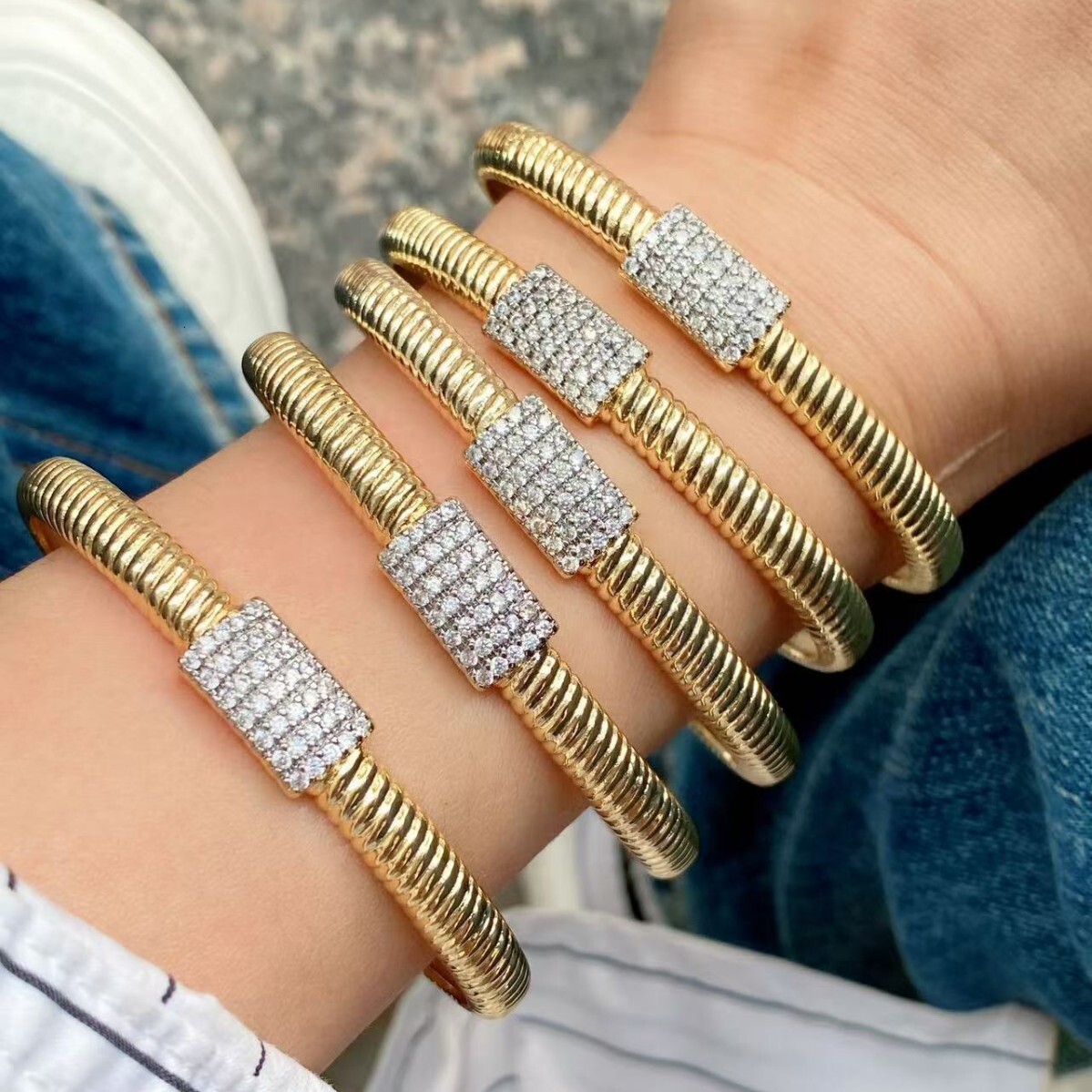 Luxurious Designer 2024 New Style Ring And Bracelet With Micro-set Zirconia - European Fashion, High-end, Elegant Finger Ring And Wristband Accessor