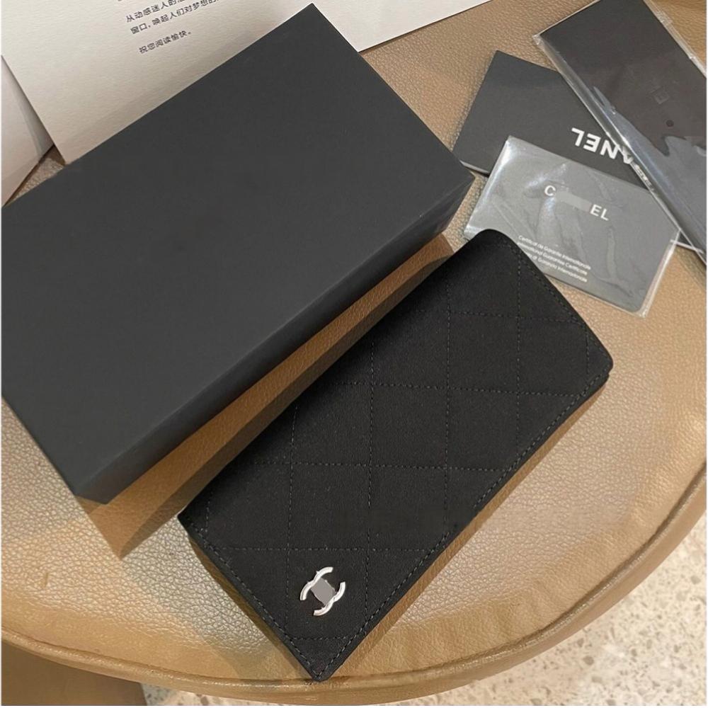 High-end designer sunglasses case Luxury brand A top-tier brand Dust-proof and scratch-resistant Protective glasses black