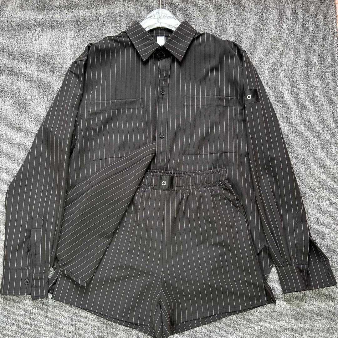 A2934 Women's Loose-Fitting Casual Long Sleeve Shirt with Fine Stripes Chic Long Sleeve Tee Versatile Loosely Fitted Stripes Design Shorts Gym