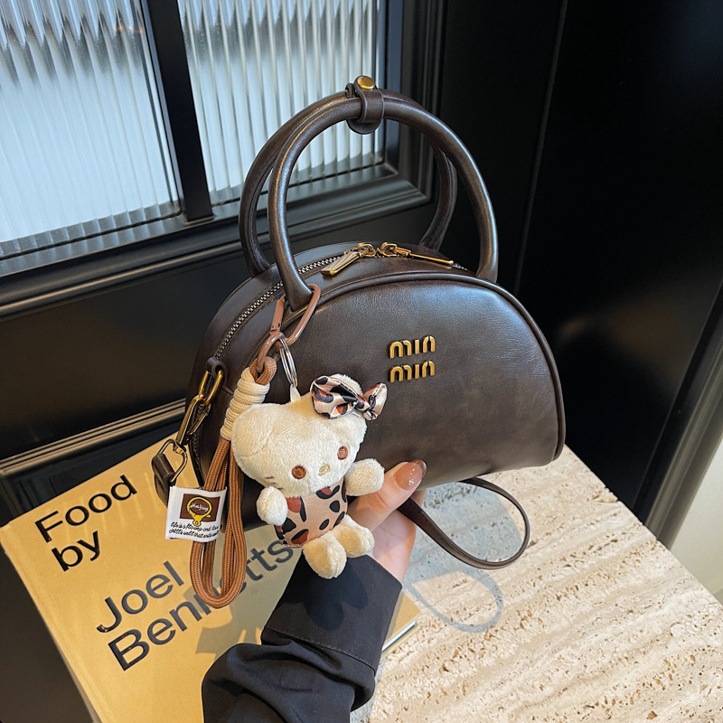 Hot free shipping designer bags for womens shoulder bags brown black Autumn and Winter New Fashionable Trendy Handheld Shell Bag with accessories