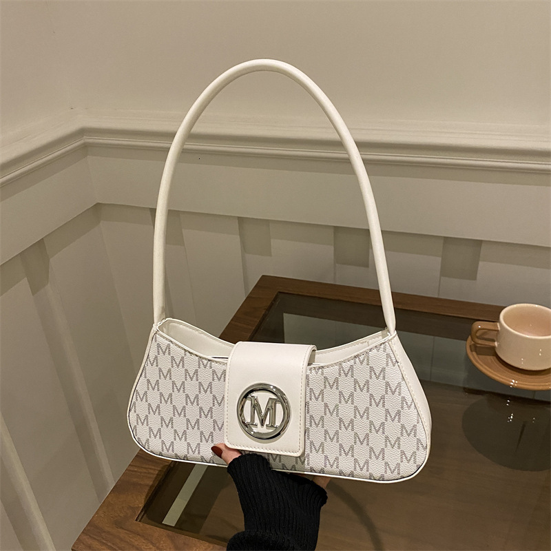TB BHULAMTE French-Style Niche Underarm 2026 Spring New Collection, Solid-Color Shoulder Bag, Stylish And Chic For Commuting, Small Baguette-Style C